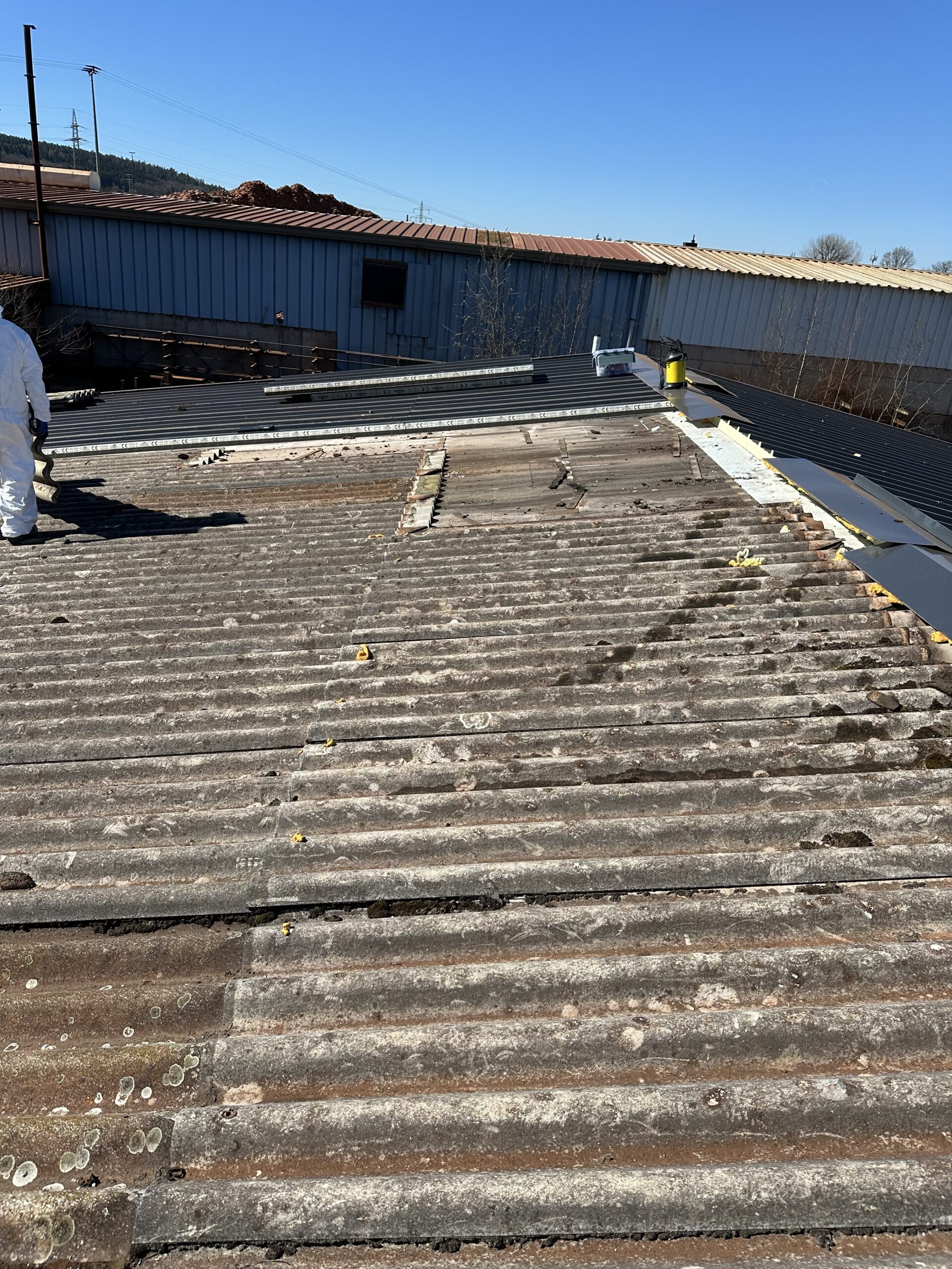 Dacharbeiten mit Eternitplatten